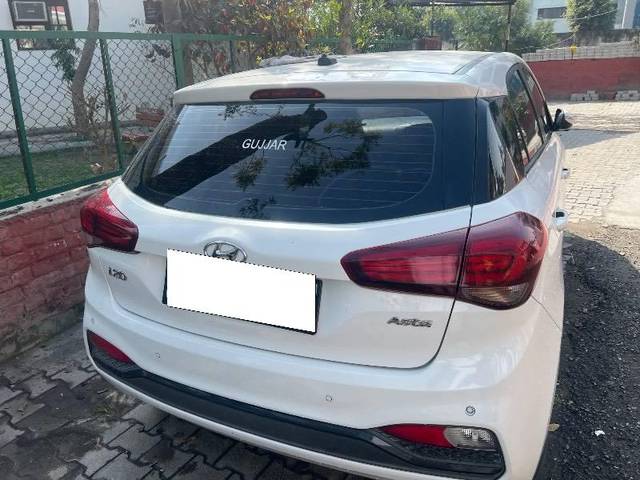 https://images10.gaadi.com/usedcar_image/4370778/original/processed_18892a8c-b9be-4bb5-b878-dcec0e73cacd.jpg?imwidth=6401