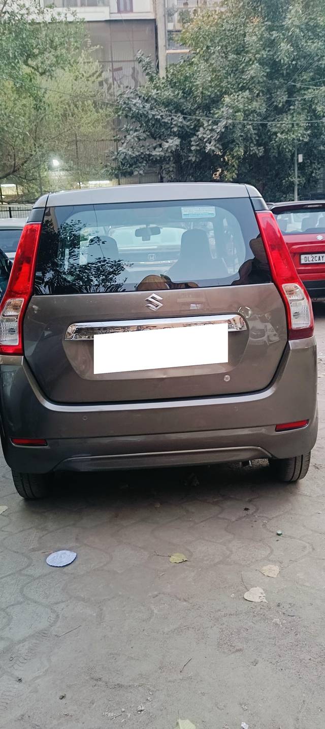 https://images10.gaadi.com/usedcar_image/4370789/original/processed_714a01bb0502f6181c1ef4edd1ea2b01.jpg?imwidth=6402