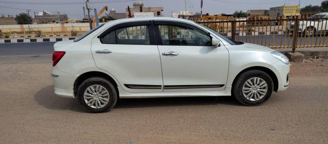 https://images10.gaadi.com/usedcar_image/4370799/original/processed_07bdd166f9cb852cb1f02ac9f91046da.jpg?imwidth=6401