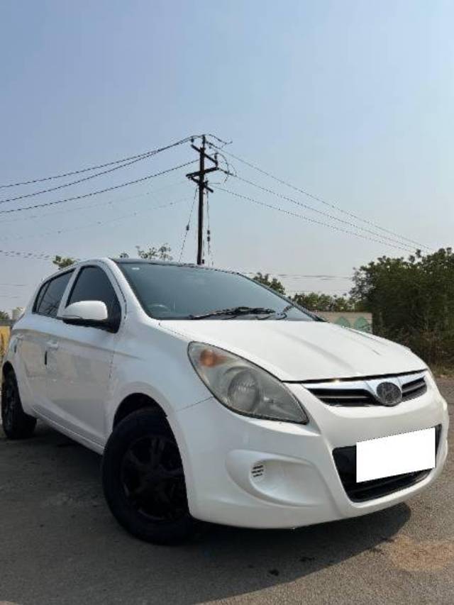 https://images10.gaadi.com/usedcar_image/4370822/original/processed_287bb8bf-8ac3-4a1b-9554-9ae813221cea.jpg?imwidth=6400