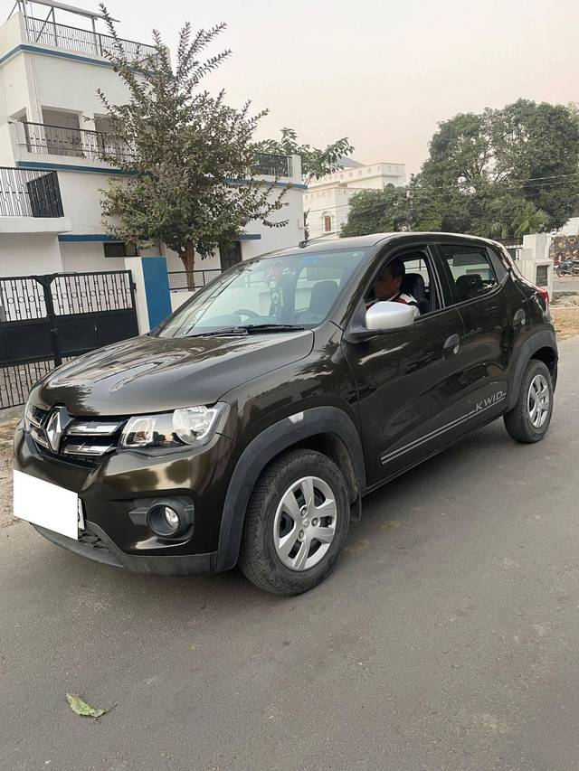 https://images10.gaadi.com/usedcar_image/4370831/original/processed_703d58bf2c265bfcba600d36e7843683.jpg?imwidth=6400