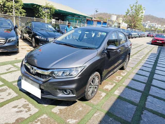 https://images10.gaadi.com/usedcar_image/4370859/original/processed_8d80d16155ef4f52945155e1f75db87c.jpg?imwidth=6400