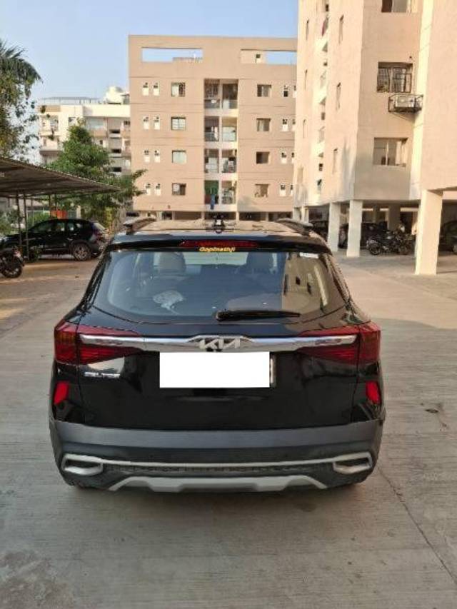 https://images10.gaadi.com/usedcar_image/4370981/original/processed_88de3207-6568-452c-9df8-507ba3faaf8c.jpg?imwidth=6402