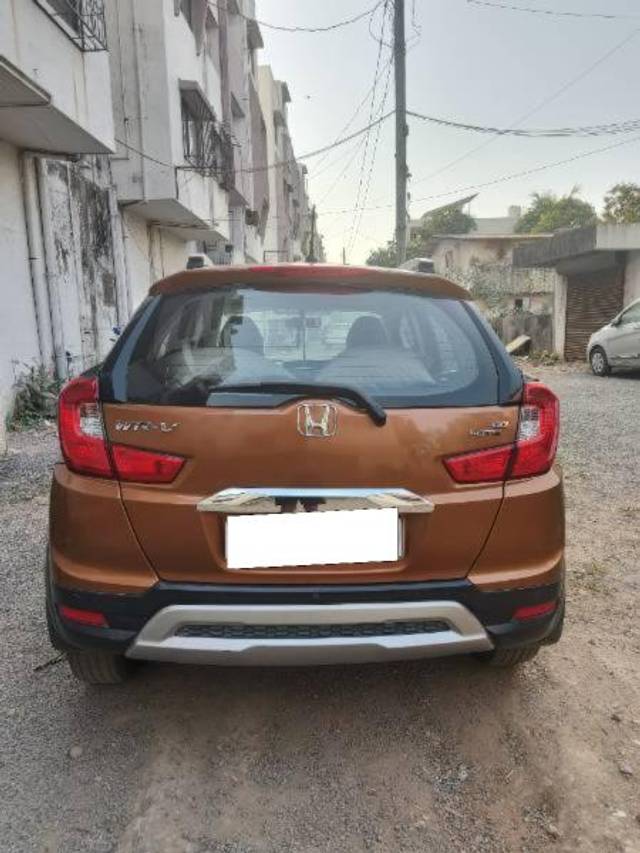 https://images10.gaadi.com/usedcar_image/4371105/original/processed_b57047b0-8f59-485e-ba64-1938835431fe.jpg?imwidth=6401