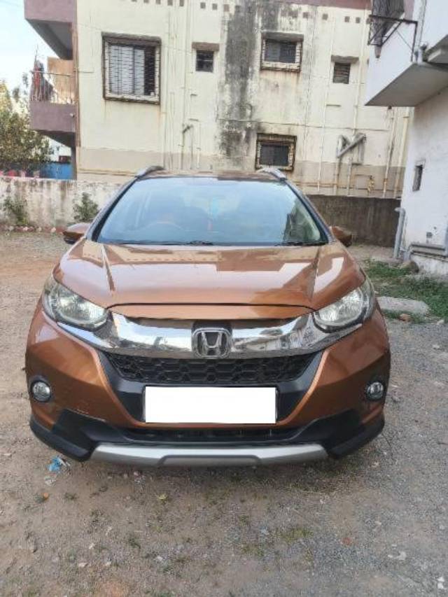 https://images10.gaadi.com/usedcar_image/4371105/original/processed_e880a4e7-ea78-4ea2-b18e-32f8b92e599f.jpg?imwidth=6400