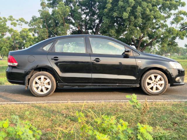 https://images10.gaadi.com/usedcar_image/4371139/original/8cec2f913d0aa69a1261daee5eb9479c.jpg?imwidth=6401