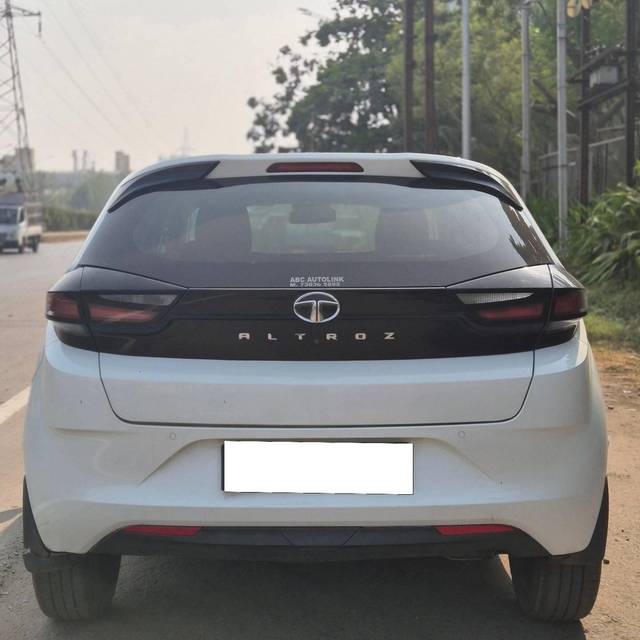 https://images10.gaadi.com/usedcar_image/4371168/original/processed_8464e04ef132f9c609682390bbcb6793.jpg?imwidth=6401