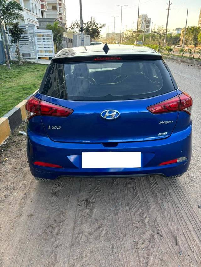 https://images10.gaadi.com/usedcar_image/4371223/original/processed_247fdd031f4d0b7696adf7bb71be75c8.jpg?imwidth=6402