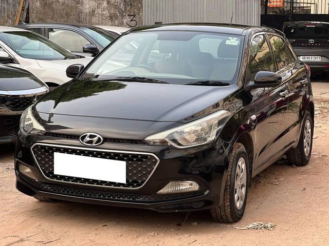 https://images10.gaadi.com/usedcar_image/4371322/original/processed_d84e38dd300d0840ea056910d97088af.jpg?imwidth=6402