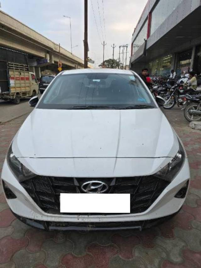 https://images10.gaadi.com/usedcar_image/4371682/original/processed_17b77a62-0089-4efe-a718-3bd1e4688e96.jpg?imwidth=6400