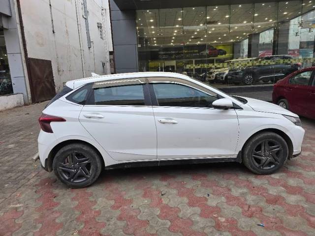 https://images10.gaadi.com/usedcar_image/4371682/original/processed_7fd95b28-6c7c-41dc-aa92-b1ee3d26ef0b.jpg?imwidth=6401