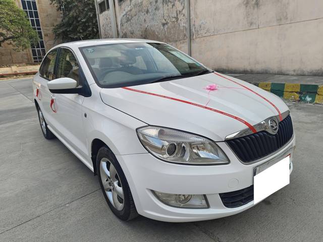 https://images10.gaadi.com/usedcar_image/4371747/original/processed_16ae17c727d0d41d8e27ce9331ede438.jpg?imwidth=6401