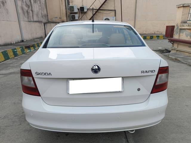 https://images10.gaadi.com/usedcar_image/4371747/original/processed_9439e90c79187e002505b60e49240aed.jpg?imwidth=6402