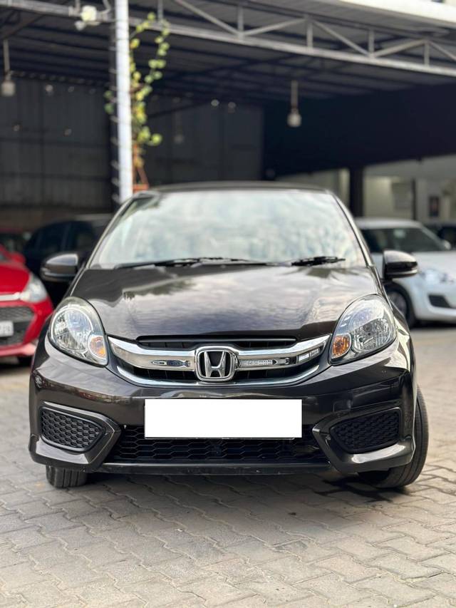 https://images10.gaadi.com/usedcar_image/4371804/original/processed_c0aef2307b30795c4b5f397881846946.jpg?imwidth=6400