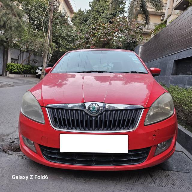 https://images10.gaadi.com/usedcar_image/4371843/original/processed_522d8f21f9197263be113d0ac5b65a8e.jpg?imwidth=6400