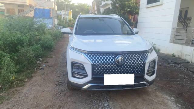 https://images10.gaadi.com/usedcar_image/4371861/original/processed_a7b6af8e-d1a0-4ef0-85b2-98424b4d0146.jpg?imwidth=6402