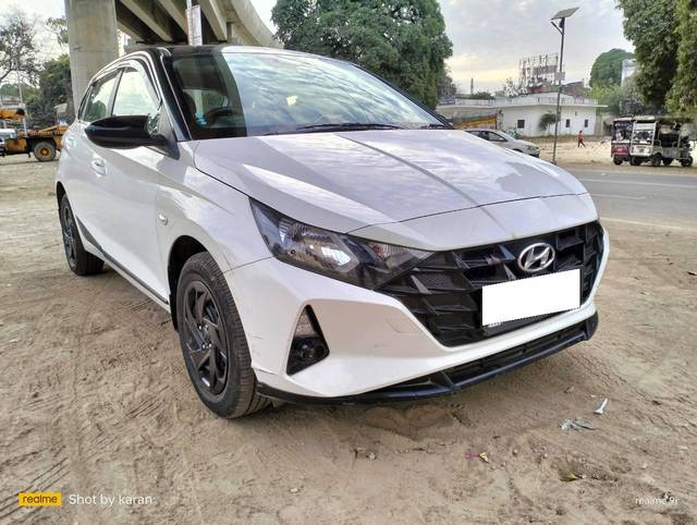 https://images10.gaadi.com/usedcar_image/4371868/original/processed_322c1ac9d5b8e6c9517f91e775a2bb38.jpg?imwidth=6400