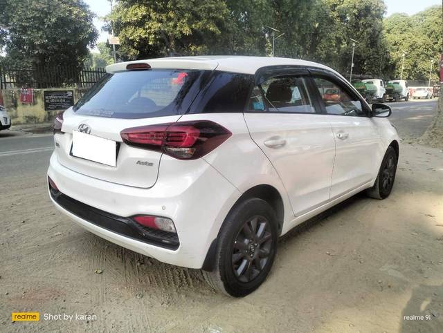 https://images10.gaadi.com/usedcar_image/4371952/original/processed_e669e1683eaf66ceff0ef1fe93cd59d7.jpg?imwidth=6401