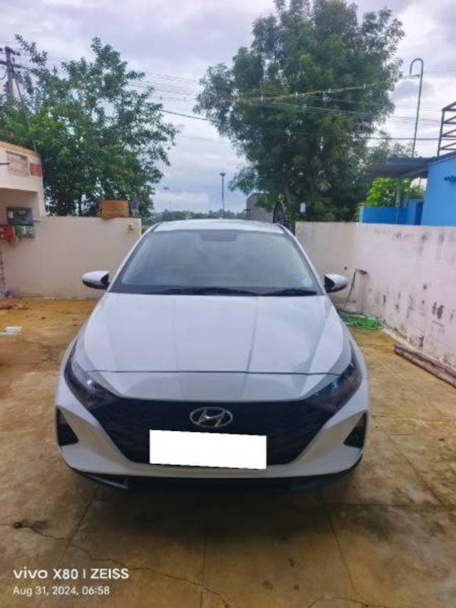 https://images10.gaadi.com/usedcar_image/4372023/original/processed_fbc0ee9a-d31e-4cec-89f3-c07b6b291d6c.jpg?imwidth=6400