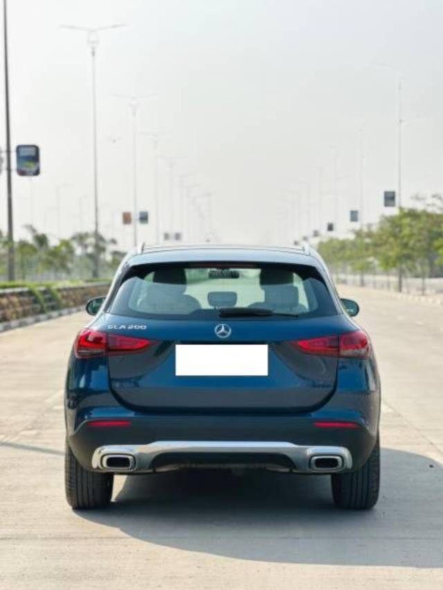 https://images10.gaadi.com/usedcar_image/4372040/original/processed_6be8ae2e-96af-4495-8a39-9d2fb812f7da.jpeg?imwidth=6401