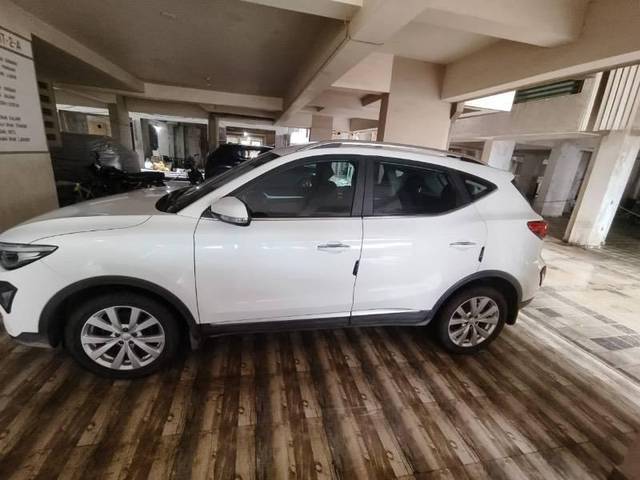 https://images10.gaadi.com/usedcar_image/4372042/original/processed_b0e19430-7751-46a4-b212-e615db9f25ba.jpeg?imwidth=6400