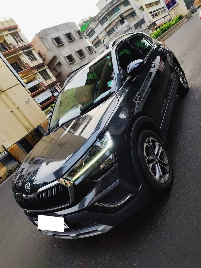 https://images10.gaadi.com/usedcar_image/4372070/original/processed_794ef804edf3b4776bd5d1c4b7fe5375.jpg?imwidth=6401