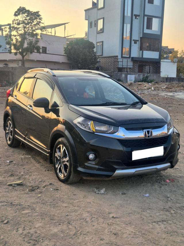 https://images10.gaadi.com/usedcar_image/4372078/original/processed_986d11f63812a85557f0df3801333bb9.jpg?imwidth=6400