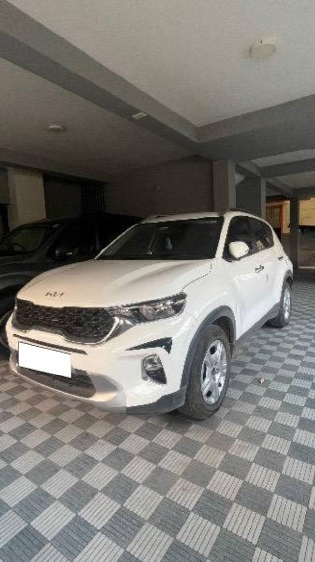 https://images10.gaadi.com/usedcar_image/4372241/original/processed_3a4e22e6-4031-4975-8329-8732067d6b7e.jpeg?imwidth=6400