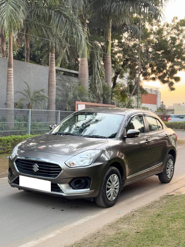 https://images10.gaadi.com/usedcar_image/4372406/original/processed_fc9946fc49f3a6a2c7978c93f021eab3.jpg?imwidth=6402