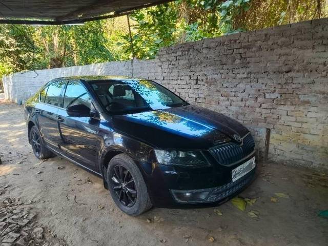 https://images10.gaadi.com/usedcar_image/4372433/original/processed_processed_a1d7e4c1-8363-4270-8149-cf3c5281ee3b.jpg?imwidth=6400