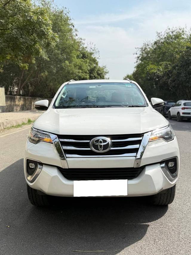 https://images10.gaadi.com/usedcar_image/4372492/original/processed_5ab3a793ecf518c3989a3429b165fdd1.jpg?imwidth=6400