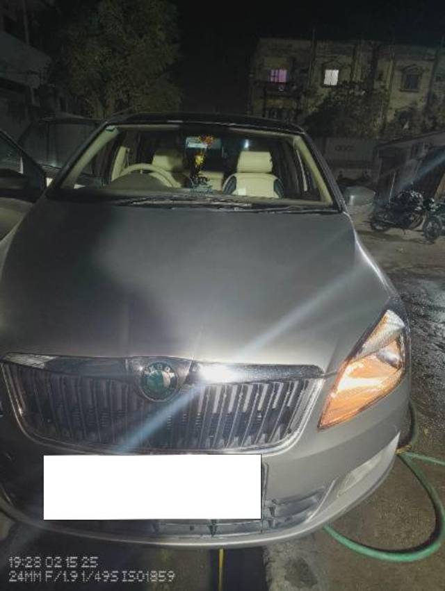 https://images10.gaadi.com/usedcar_image/4372497/original/processed_119517dc-a660-4493-9481-4e777c84ba23.jpg?imwidth=6400