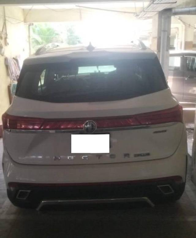 https://images10.gaadi.com/usedcar_image/4372536/original/processed_462fd290-6b02-47cb-9518-e04df49900c2.jpeg?imwidth=6402