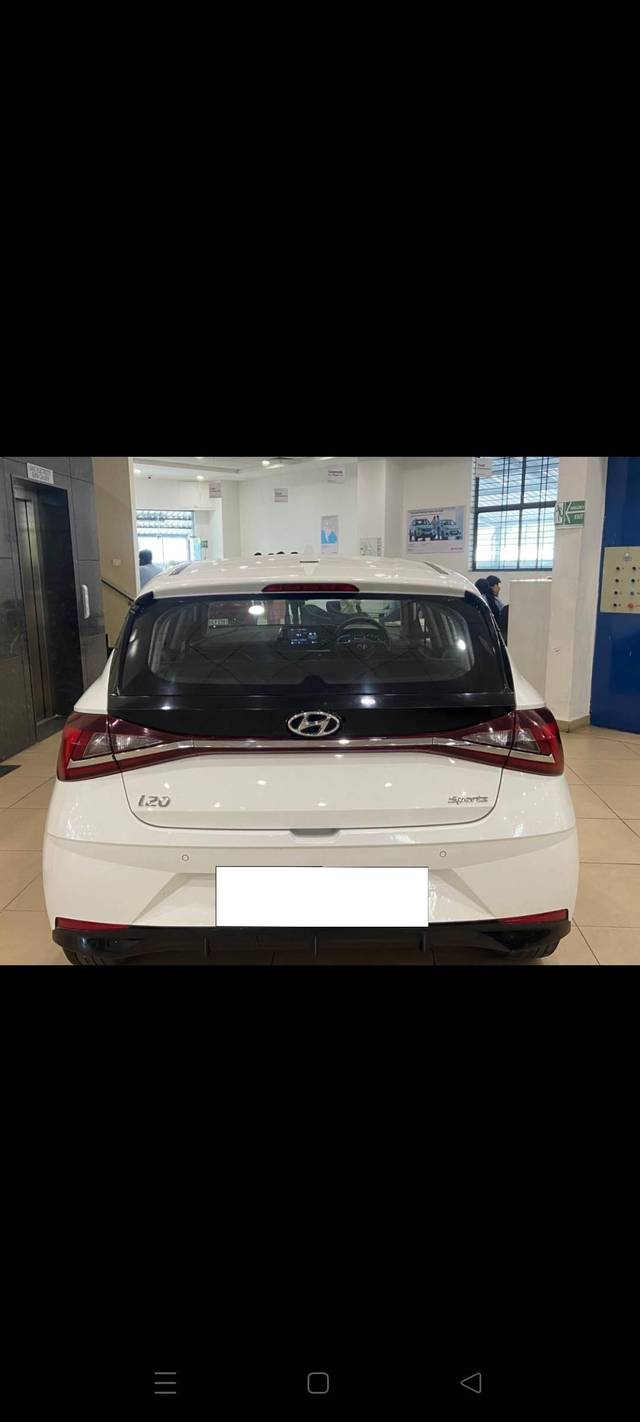 https://images10.gaadi.com/usedcar_image/4372579/original/processed_cc65ffc3231288d31e9e29561cd7a8f2.jpg?imwidth=6400