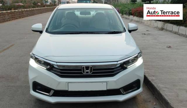 https://images10.gaadi.com/usedcar_image/4372611/original/8cbd62ea3444e429224b116f7f4630e1.jpeg?imwidth=6400