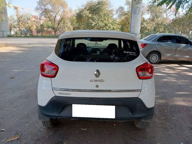 https://images10.gaadi.com/usedcar_image/4372622/original/processed_f422ee0860079e32ce172d162cbd75a3.jpg?imwidth=6402