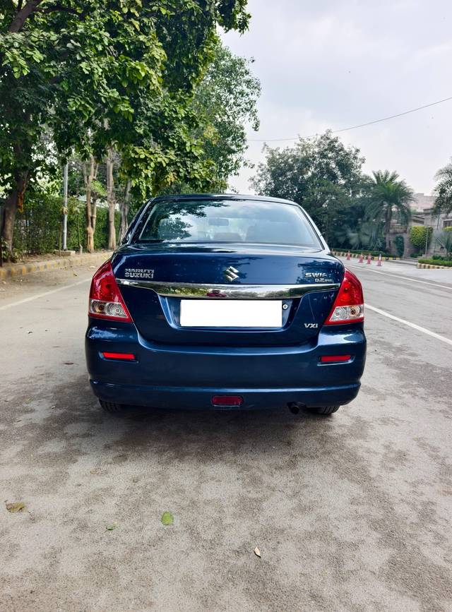 https://images10.gaadi.com/usedcar_image/4372625/original/processed_8c0ca836ab2abd6063f680f3e30976f3.jpg?imwidth=6402