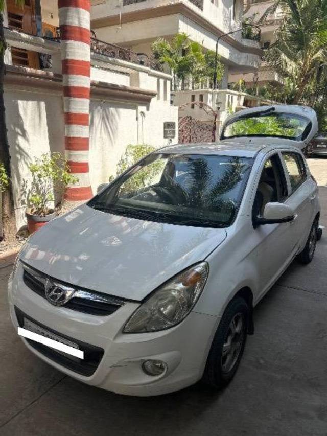 https://images10.gaadi.com/usedcar_image/4372632/original/processed_93911726-9bde-4a04-aa6c-2388b644cc37.jpg?imwidth=6400