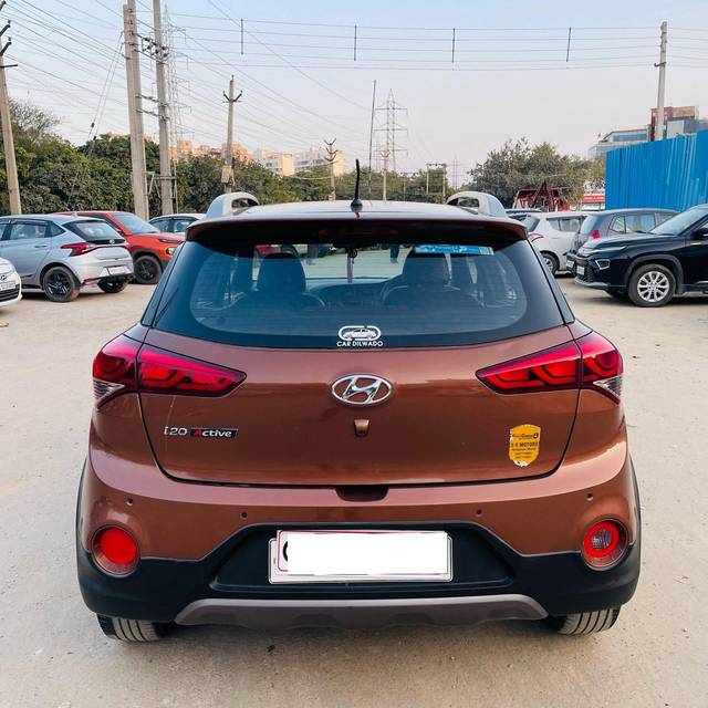 https://images10.gaadi.com/usedcar_image/4372741/original/processed_1a38e34323f9da9b0ab706395e3b7250.jpg?imwidth=6401