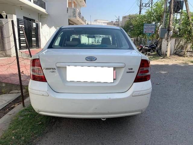 https://images10.gaadi.com/usedcar_image/4372836/original/processed_24617e09-368c-4dad-8718-a3999b9acd05.jpeg?imwidth=6401