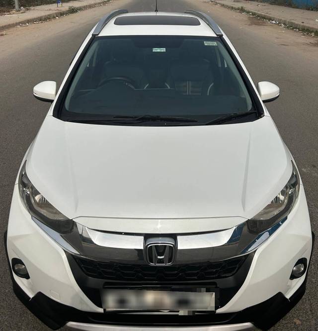 https://images10.gaadi.com/usedcar_image/4372870/original/processed_b3647e334e7223094c5bfe5313753d34.jpeg?imwidth=6402