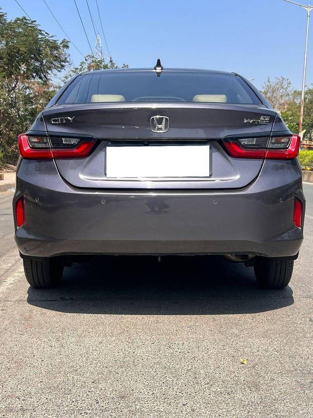 https://images10.gaadi.com/usedcar_image/4372914/original/processed_03ef7e26f752eb2ecd6d7d44cac69789.jpeg?imwidth=6402