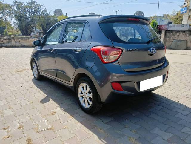 https://images10.gaadi.com/usedcar_image/4372972/original/processed_8d0a0b98e4694eb207a6dc499e220a12.jpg?imwidth=6402