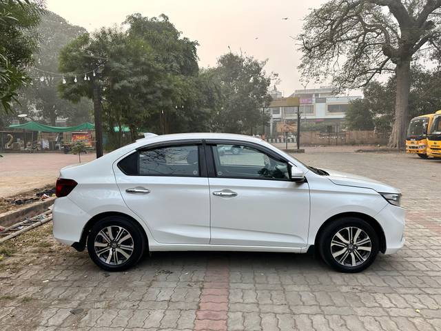 https://images10.gaadi.com/usedcar_image/4372981/original/processed_0713c390d8e1c75aebd7aa6812f697c9.jpg?imwidth=6401