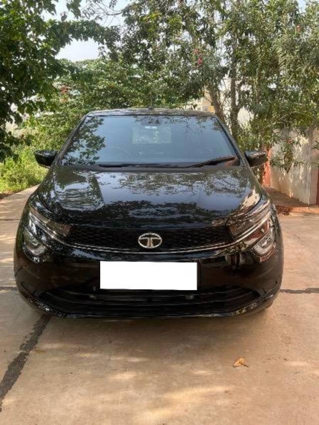 https://images10.gaadi.com/usedcar_image/4372995/original/processed_d88484f3-ce6c-4fe0-a0e6-3d2c3294ea1c.jpeg?imwidth=6400