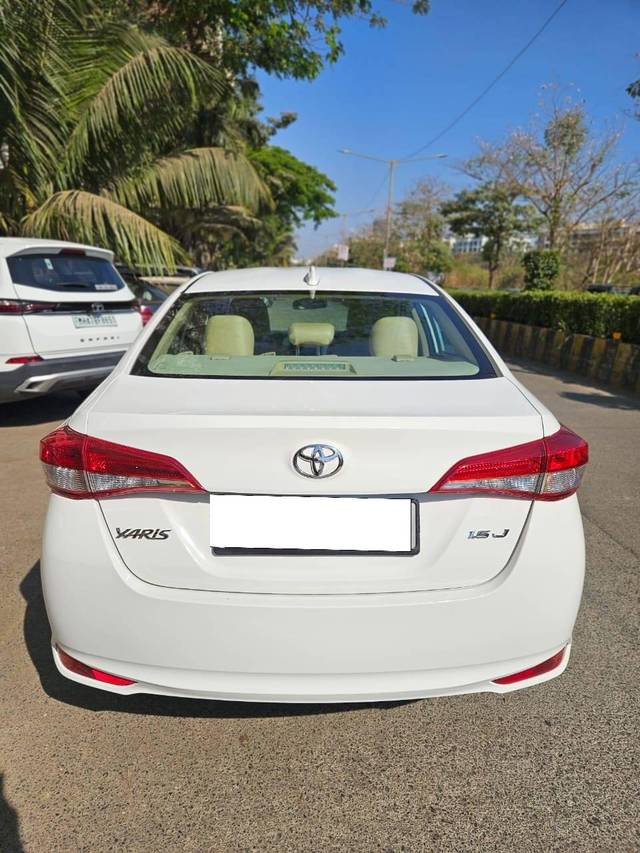 https://images10.gaadi.com/usedcar_image/4372996/original/processed_db32974e2e1212ecd99d00372f89d5bf.jpg?imwidth=6401