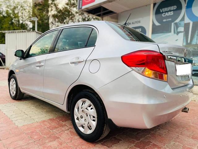 https://images10.gaadi.com/usedcar_image/4373103/original/processed_fbdbc51d464632cb6e599884c1192de6.jpg?imwidth=6402