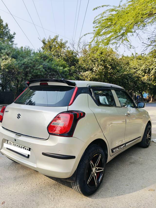 https://images10.gaadi.com/usedcar_image/4373106/original/processed_a93e1566a5159627c69be28079a456ff.jpg?imwidth=6402