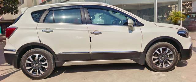 https://images10.gaadi.com/usedcar_image/4373111/original/ec499748b957cc3cb3bdd3c7c6892e18.jpeg?imwidth=6401