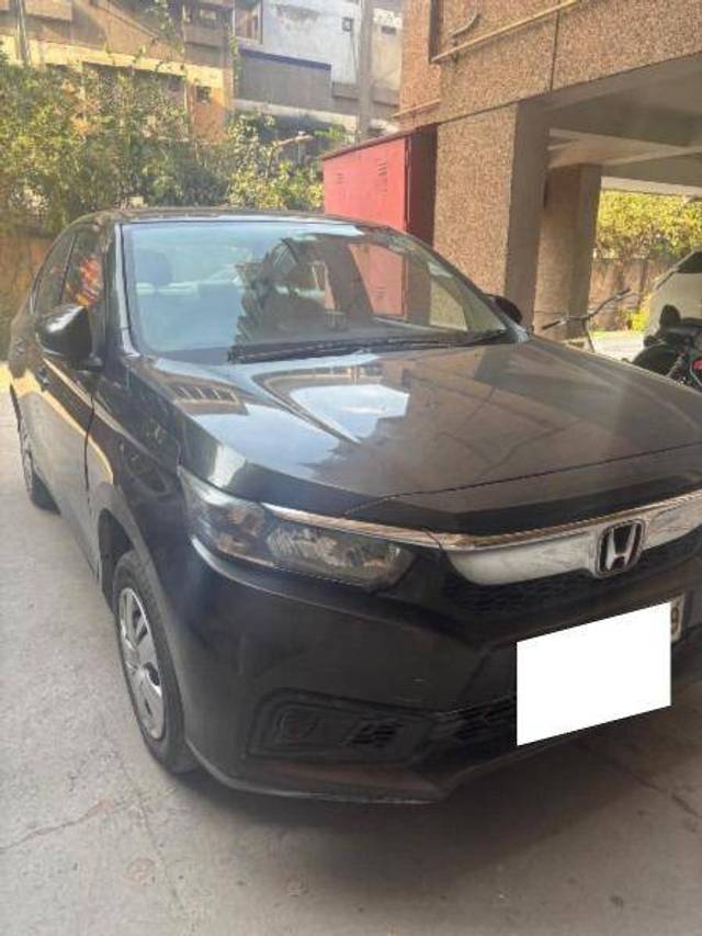 https://images10.gaadi.com/usedcar_image/4373145/original/09ac6d3b2b46c1231e9c422692624952.jpeg?imwidth=6400